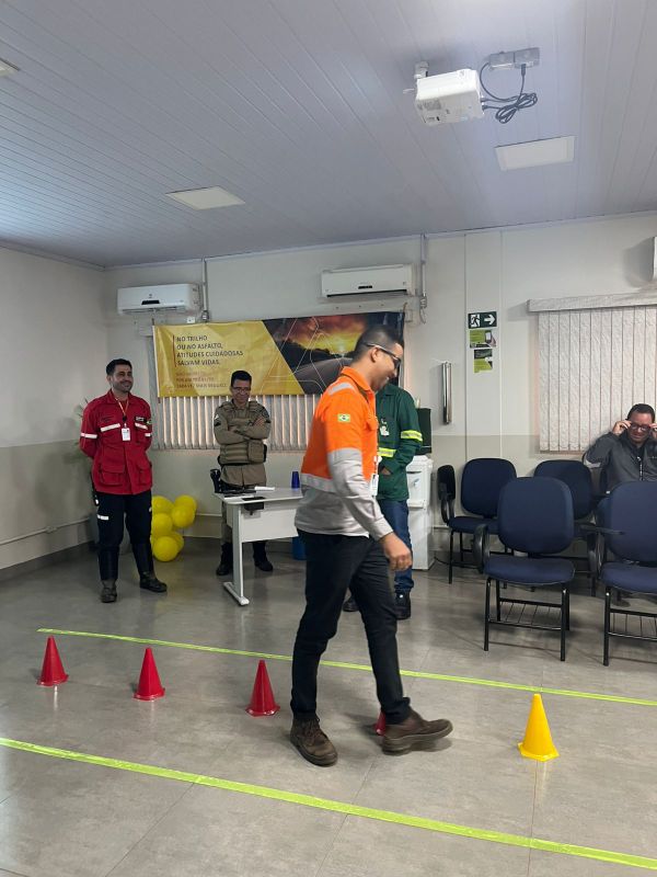 Caetité: 94ª CIPM realizou Maio Amarelo no trânsito enxergar o outro é salvar vidas — imagem 5